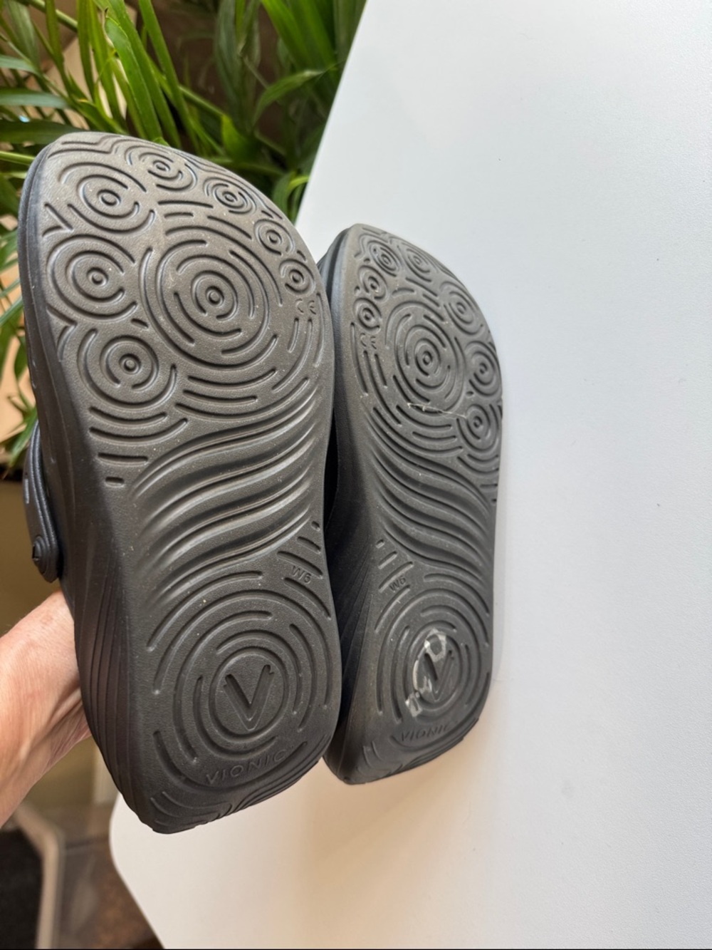 Vionic Recovery RX Black Comfort Clog Sandals Size 6 - Picture 7 of 9